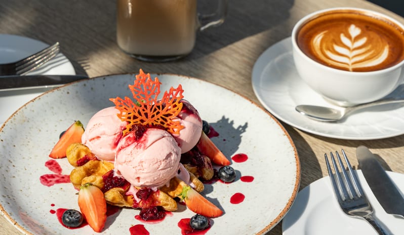 SAii PhiPhi Island Village Food Beverage beanCo Strawberry Waffle